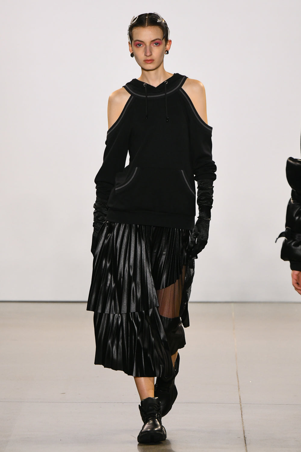 SEANNUNG - WOMEN - Off Shoulder Hoodie 露肩羅紋帽T