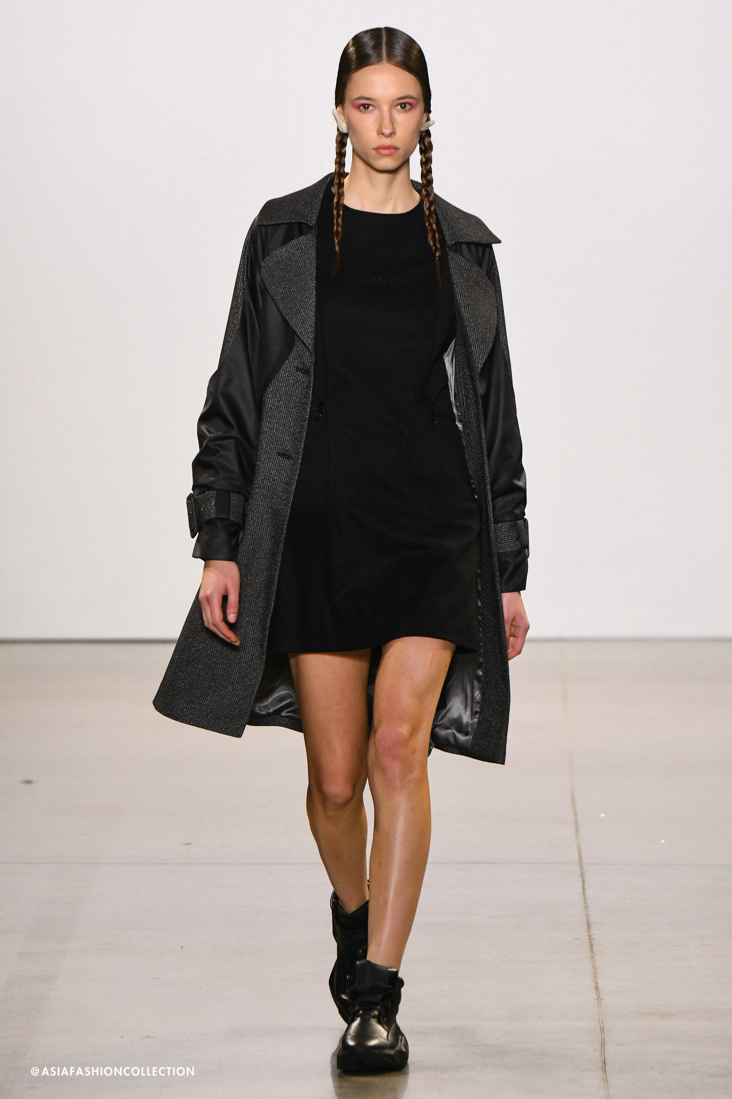 Double-Layered Shoulder-off Coat