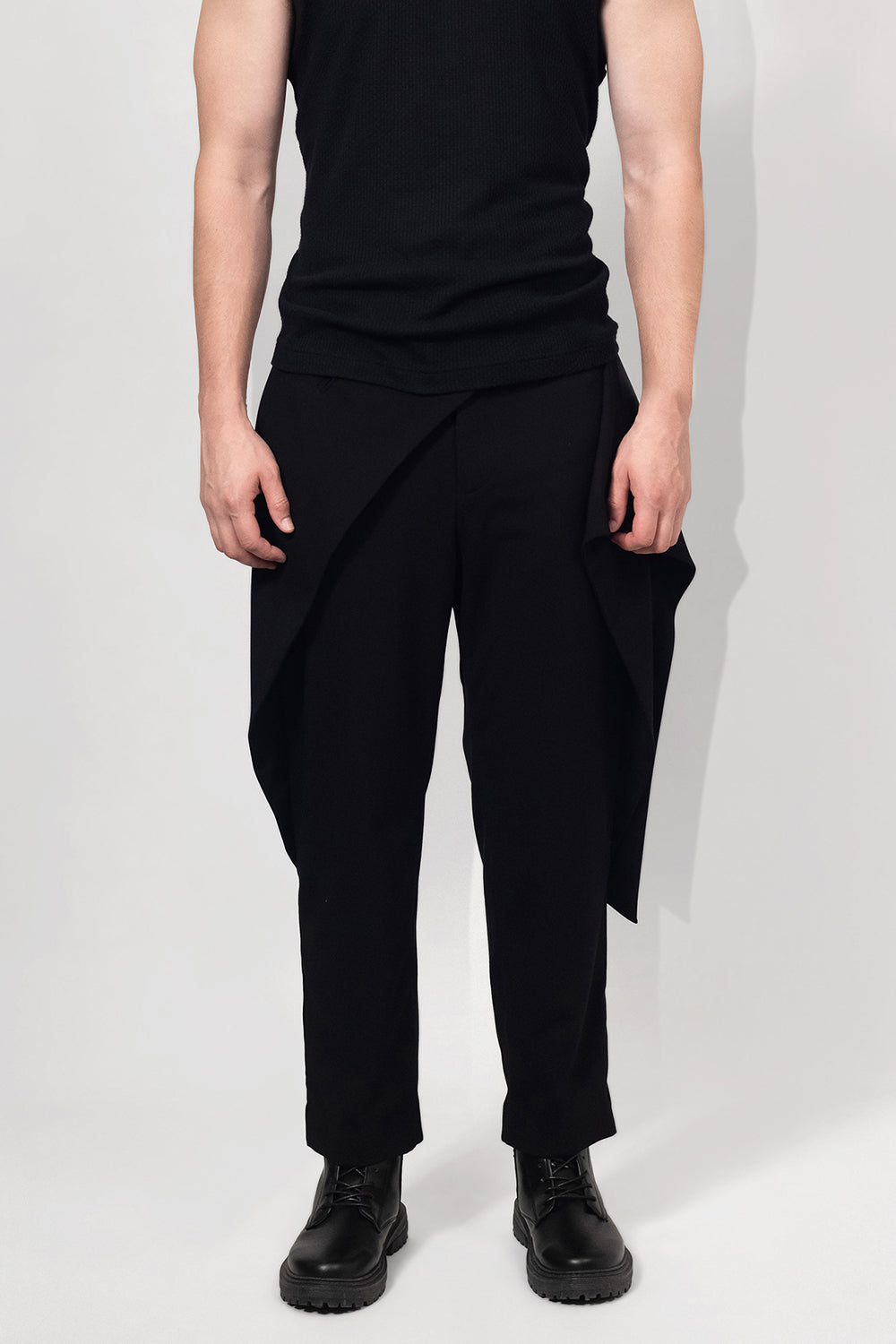 SEANNUNG - MEN - Crossed Belt Trousers 前交叉襠片長褲 